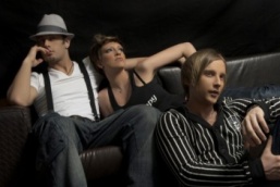 B18.- Macedonia: Tamara, Vr&#269;ak & Adrijan -- Let me love you